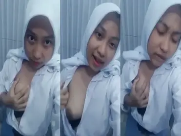ABG SMA Berhijab Nekat Pamer Toket Viral Kost poster