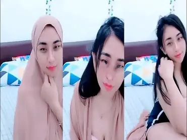 Bokep Live Mbeb Ukhti Nyari Cuan Genit Show Room poster